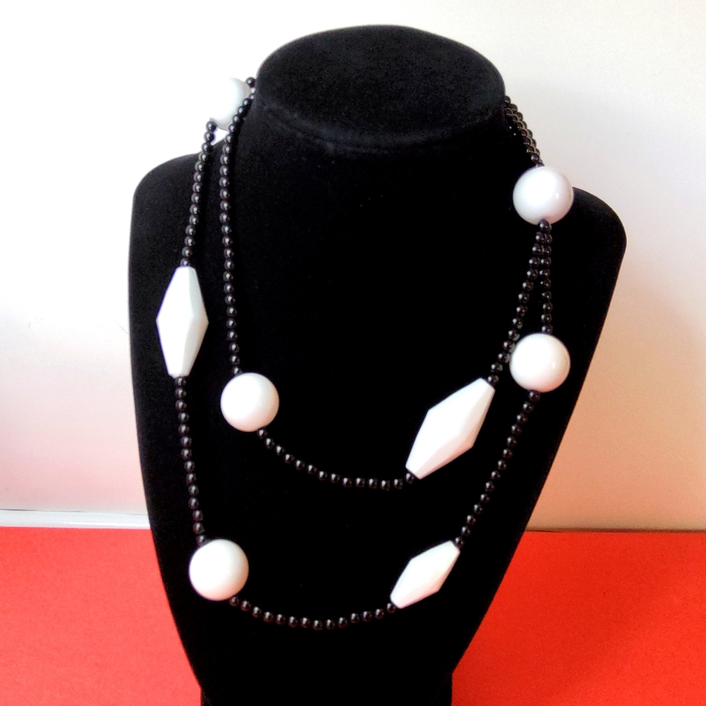 Trifari TM 1990's classic black and white necklace